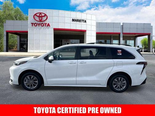 2024 Toyota Sienna LE