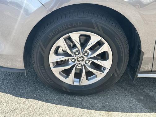 Predawn Gray Mica 2024 Toyota Sienna XLE