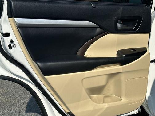 Blizzard Pearl 2019 Toyota Highlander XLE