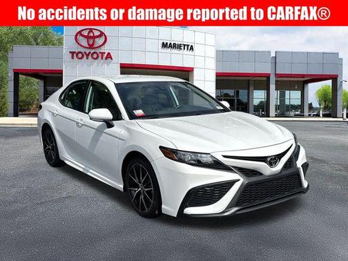 2022 Toyota Camry SE