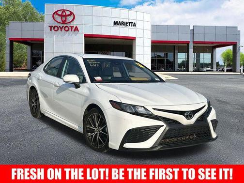 2022 Toyota Camry SE