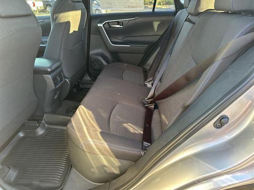 2025 Toyota RAV4 Hybrid SE