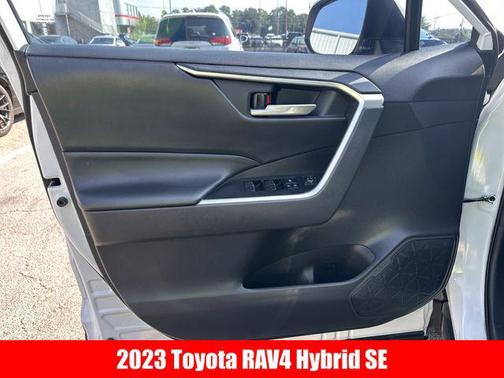 2023 Toyota RAV4 Hybrid SE