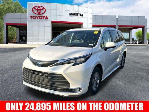 2024 Toyota Sienna XLE 8 Passenger