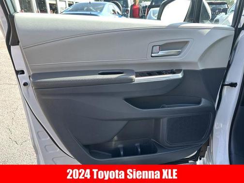2024 Toyota Sienna XLE 8 Passenger
