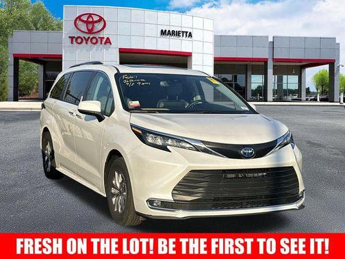 2024 Toyota Sienna XLE 8 Passenger