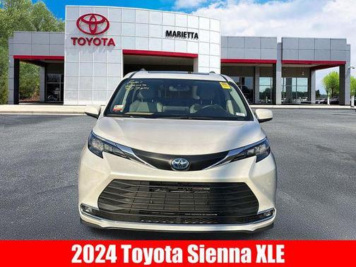 2024 Toyota Sienna XLE 8 Passenger