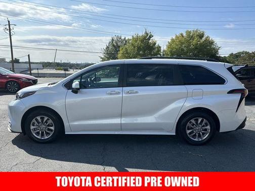 2024 Toyota Sienna XLE 8 Passenger