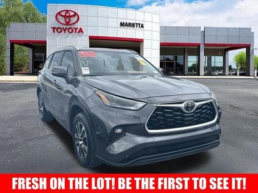 Magnetic Gray Metallic 2023 Toyota Highlander XLE