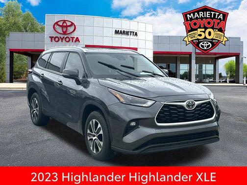 Magnetic Gray Metallic 2023 Toyota Highlander XLE