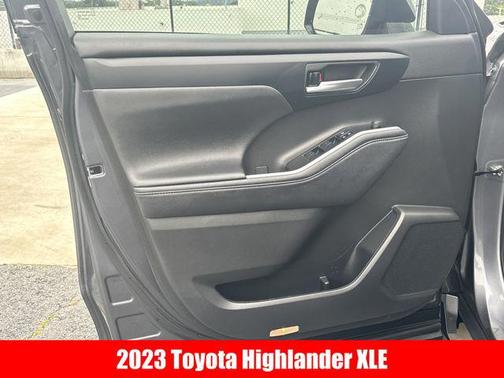 Magnetic Gray Metallic 2023 Toyota Highlander XLE