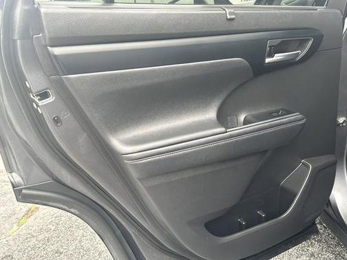 Magnetic Gray Metallic 2023 Toyota Highlander XLE