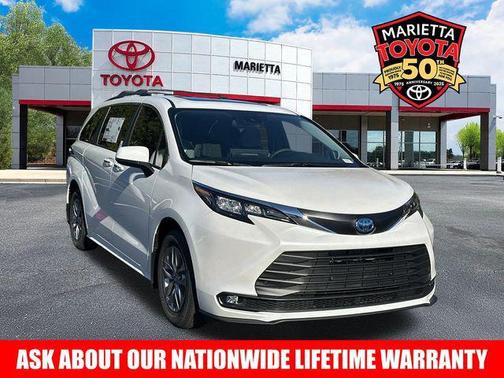 2025 Toyota Sienna XLE 8 Passenger