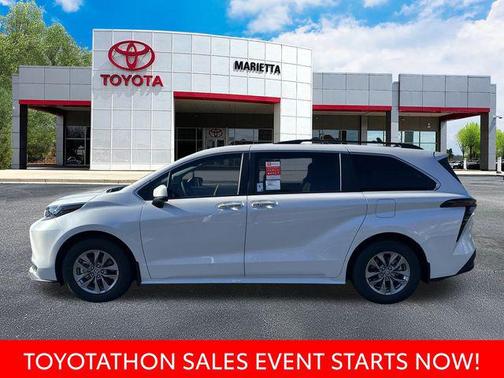 2025 Toyota Sienna XLE