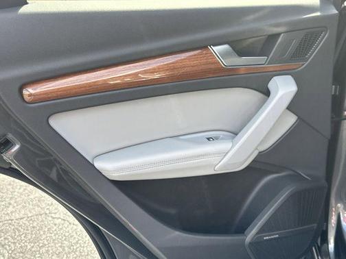 2022 Audi Q5 45 S line Premium Plus