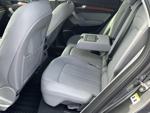 2022 Audi Q5 45 S line Premium Plus