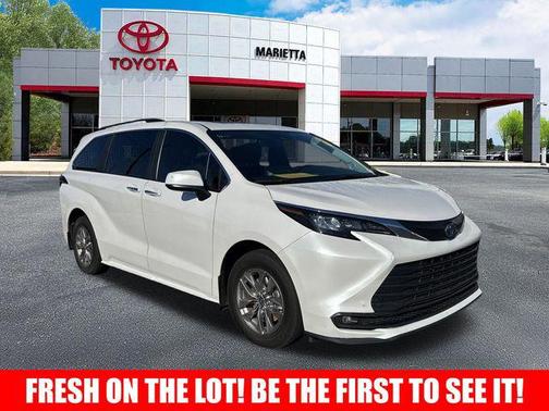 2025 Toyota Sienna XLE
