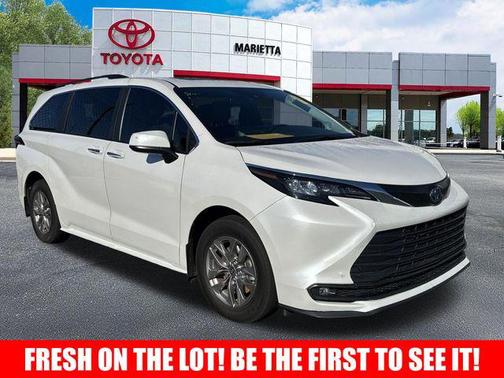 2025 Toyota Sienna XLE