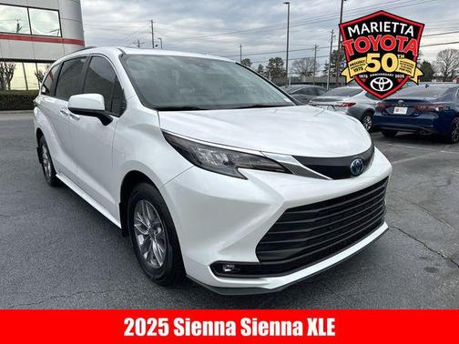 2025 Toyota Sienna XLE