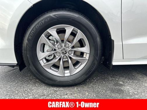 2025 Toyota Sienna XLE