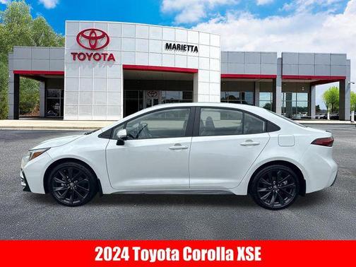 Wind Chill Pearl/Midnight Black Metallic 2024 Toyota Corolla XSE