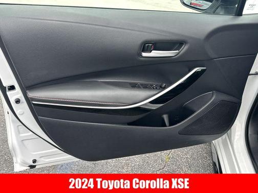 Wind Chill Pearl/Midnight Black Metallic 2024 Toyota Corolla XSE