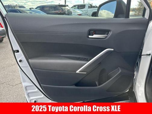 2025 Toyota Corolla Cross XLE