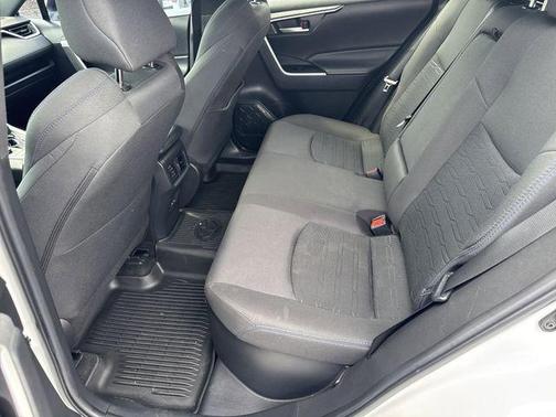 2023 Toyota RAV4 Hybrid SE