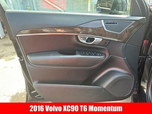 2016 Volvo XC90 T6 Momentum
