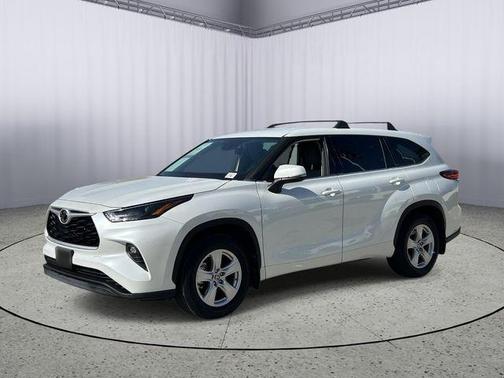 Wind Chill Pearl 2022 Toyota Highlander LE