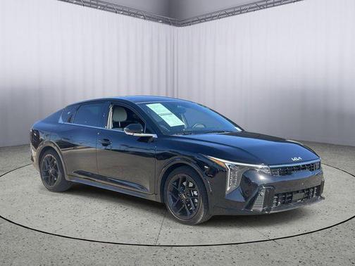 Aurora Black Pearl 2025 Kia K4 GT-Line Turbo