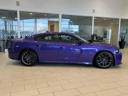 Plum Crazy Pearlcoat 2023 Dodge Charger R/T Scat Pack