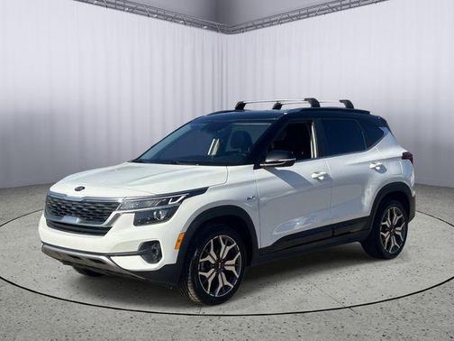 Clear White/Black Roof 2021 Kia Seltos S Turbo