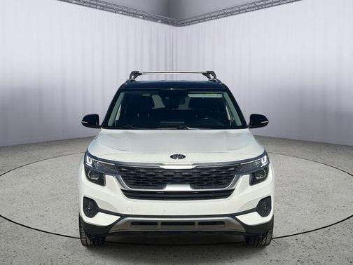 Clear White/Black Roof 2021 Kia Seltos S Turbo