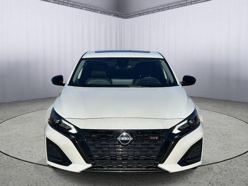 Pearl White 2023 Nissan Altima SR FWD