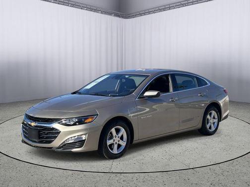 Sterling Gray Metallic 2024 Chevrolet Malibu FWD 1LT