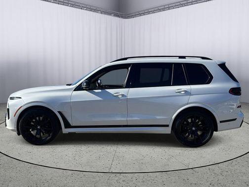 White Metallic 2024 BMW X7 M60i