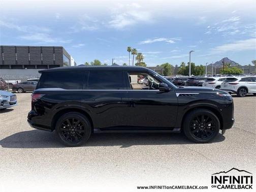 2025 INFINITI QX80 Luxe