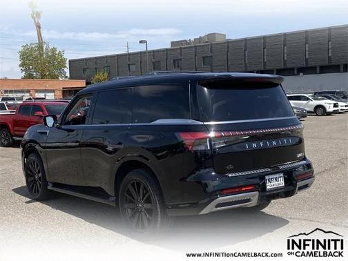 2025 INFINITI QX80 Luxe