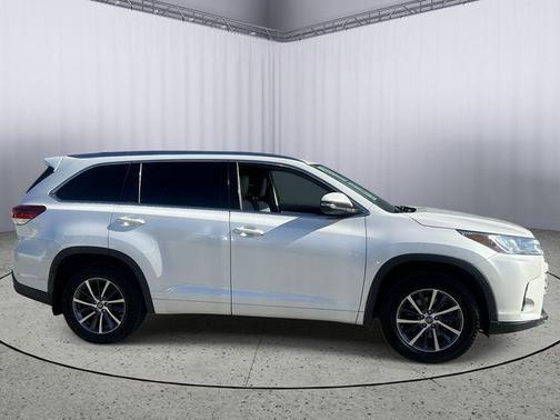 Blizzard Pearl 2018 Toyota Highlander XLE