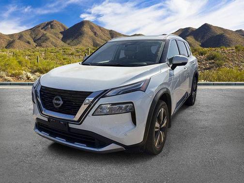 Pearl White Tricoat 2023 Nissan Rogue Platinum