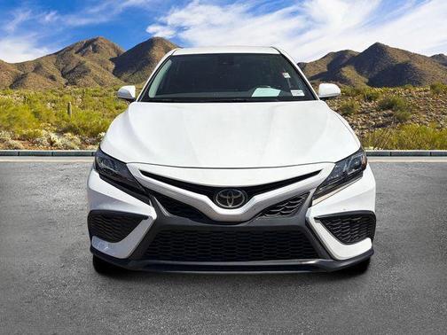 Ice 2023 Toyota Camry SE