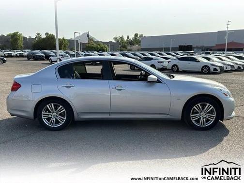 2015 INFINITI Q40 Base