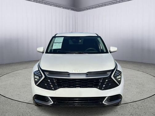 Snow White Pearl 2024 Kia Sportage LX