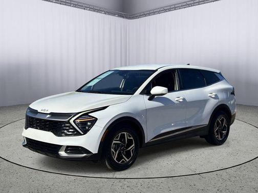 Snow White Pearl 2024 Kia Sportage LX