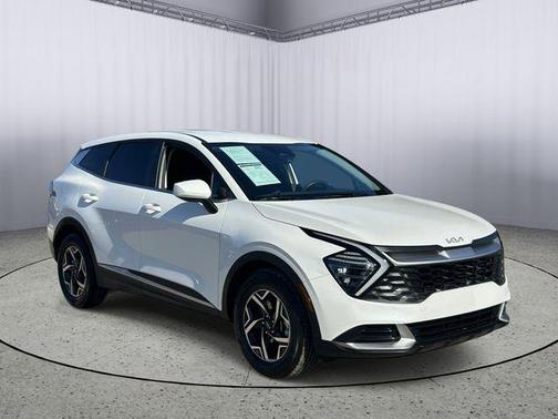 Snow White Pearl 2024 Kia Sportage LX