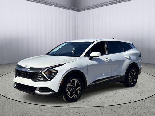 Snow White Pearl 2024 Kia Sportage LX