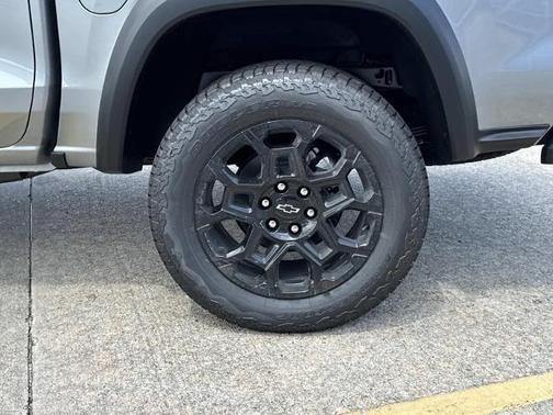 Sterling Gray Metallic 2026 Chevrolet Colorado Trail Boss