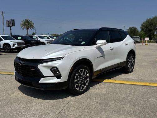 Iridescent Pearl Tricoat 2024 Chevrolet Blazer RS