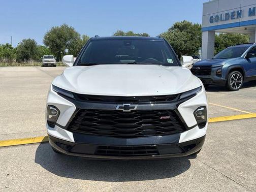 Iridescent Pearl Tricoat 2024 Chevrolet Blazer RS
